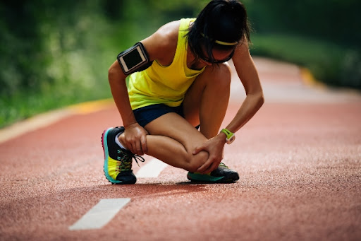 Runner holding a painful knee
